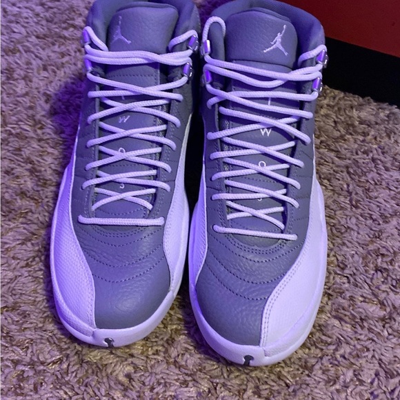 Air Jordan 12 - Picture 2 of 2